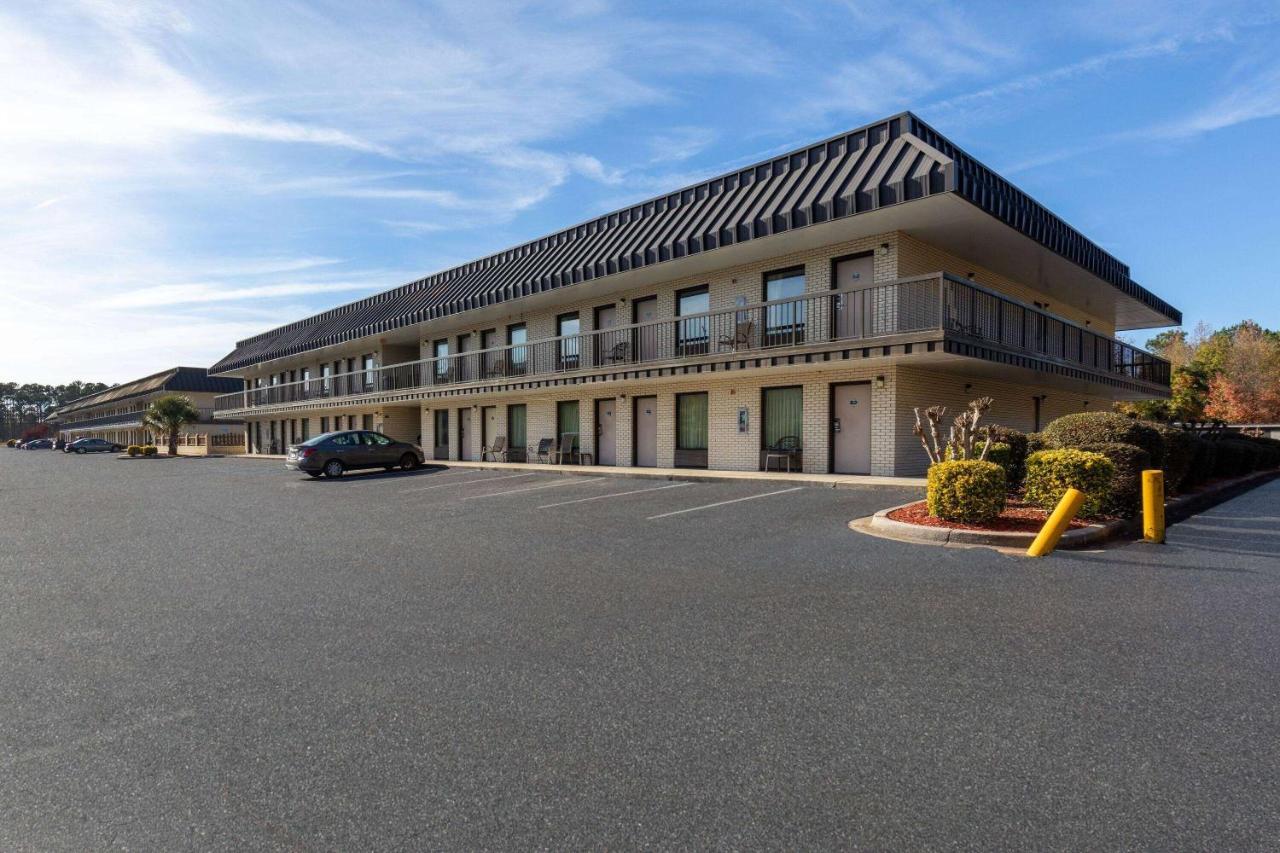 Days Inn By Wyndham Florence/I-95 North Екстериор снимка
