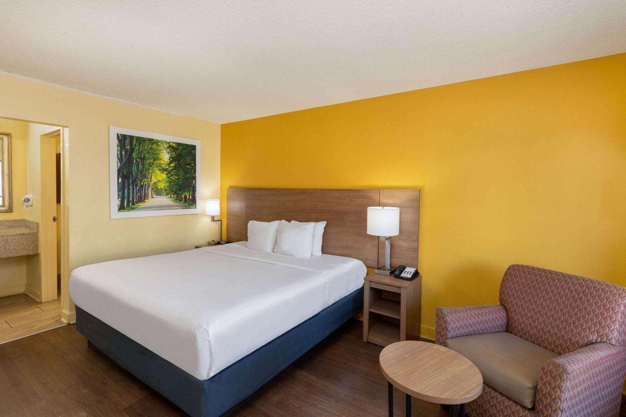Days Inn By Wyndham Florence/I-95 North Екстериор снимка