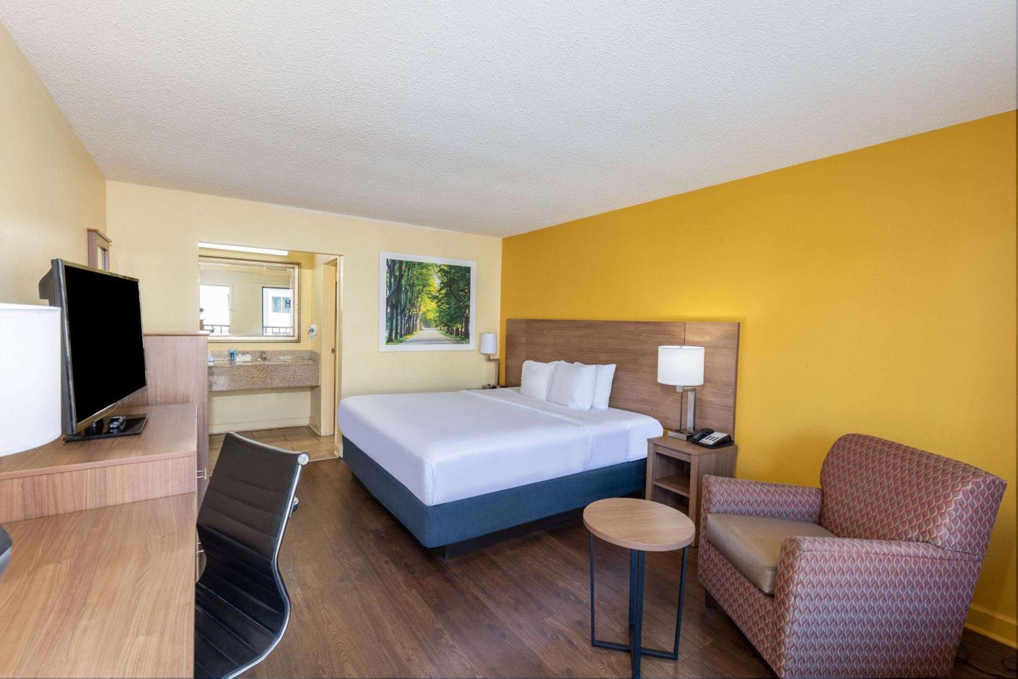 Days Inn By Wyndham Florence/I-95 North Екстериор снимка