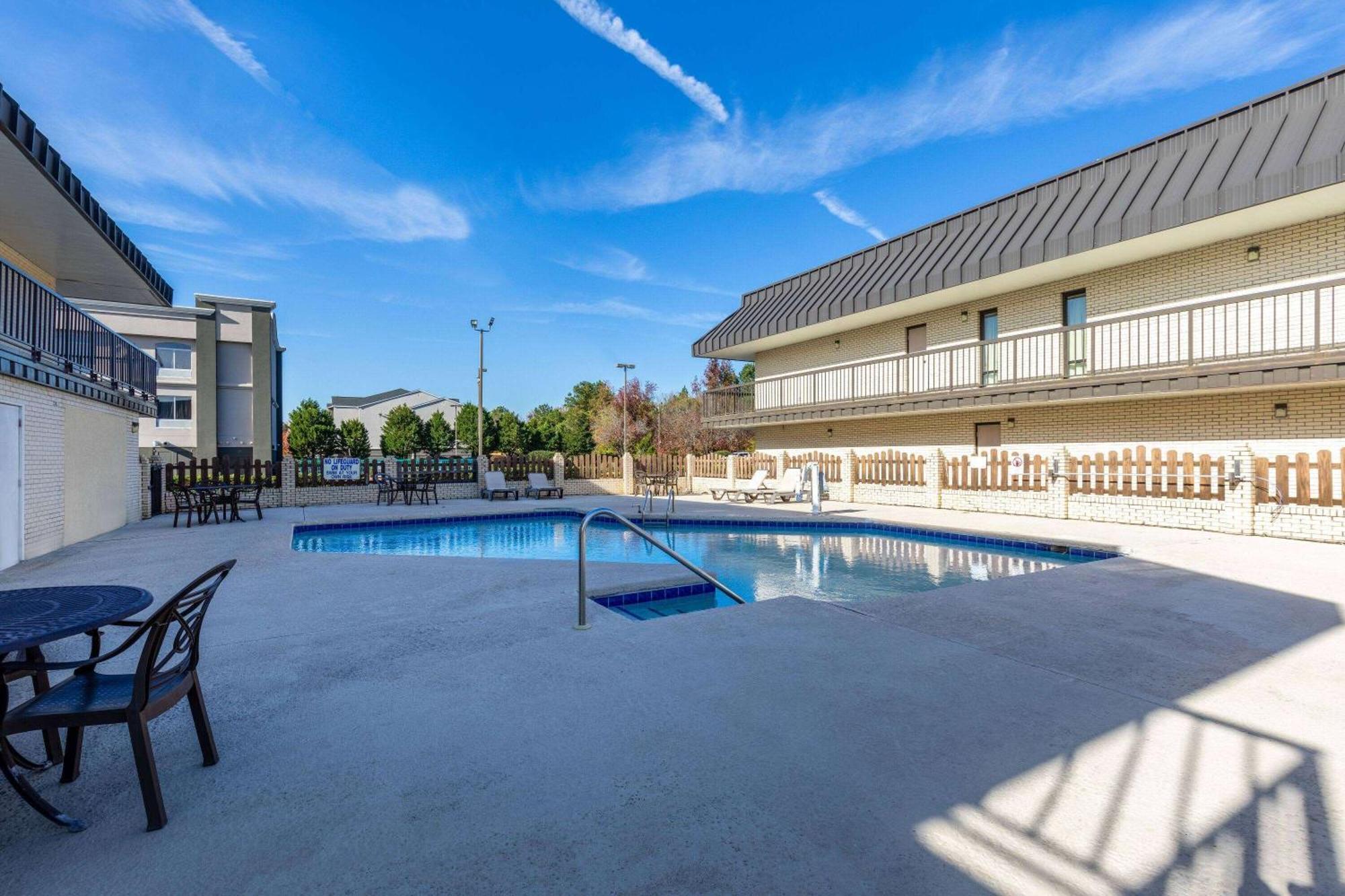 Days Inn By Wyndham Florence/I-95 North Екстериор снимка