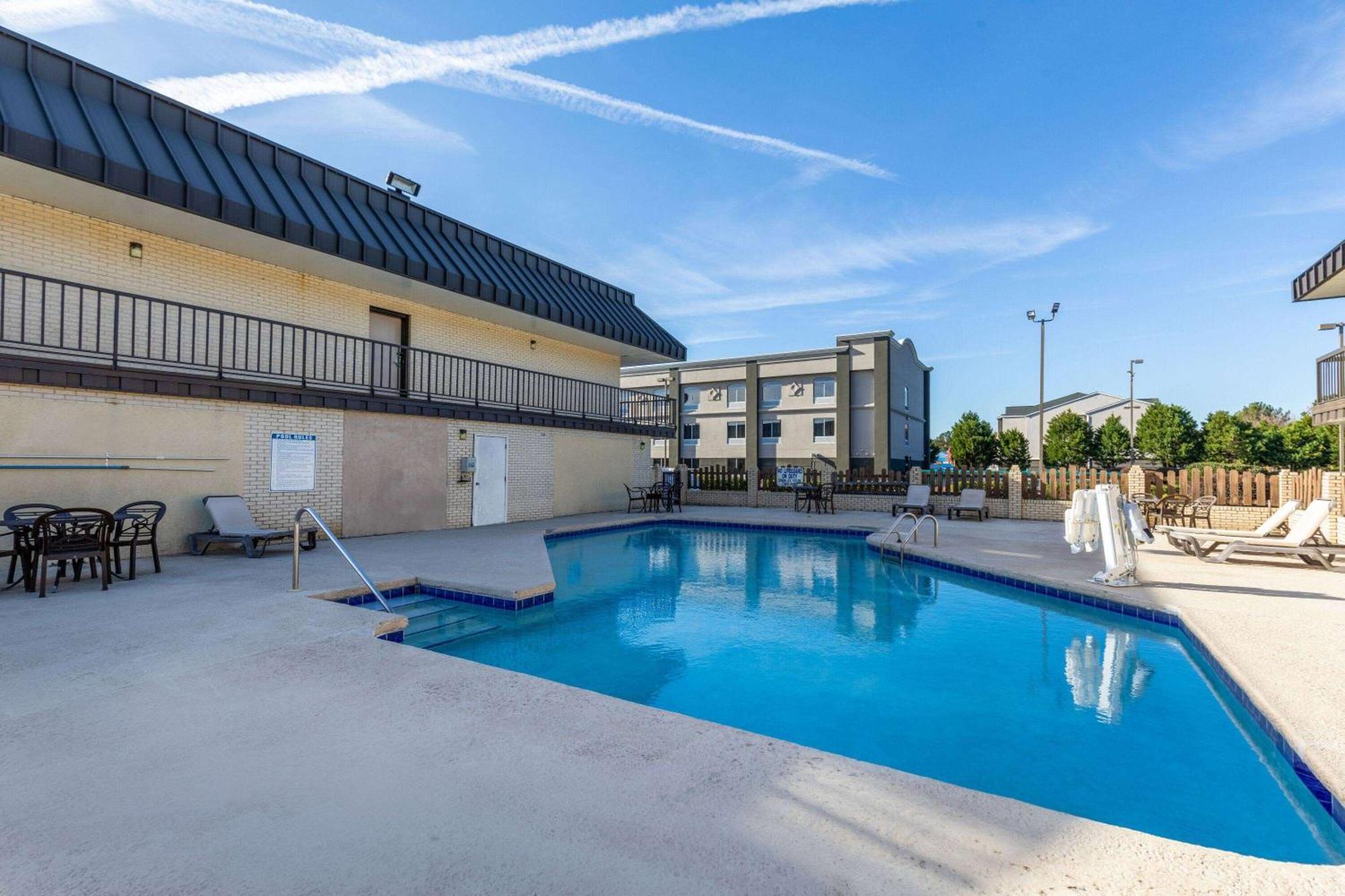 Days Inn By Wyndham Florence/I-95 North Екстериор снимка