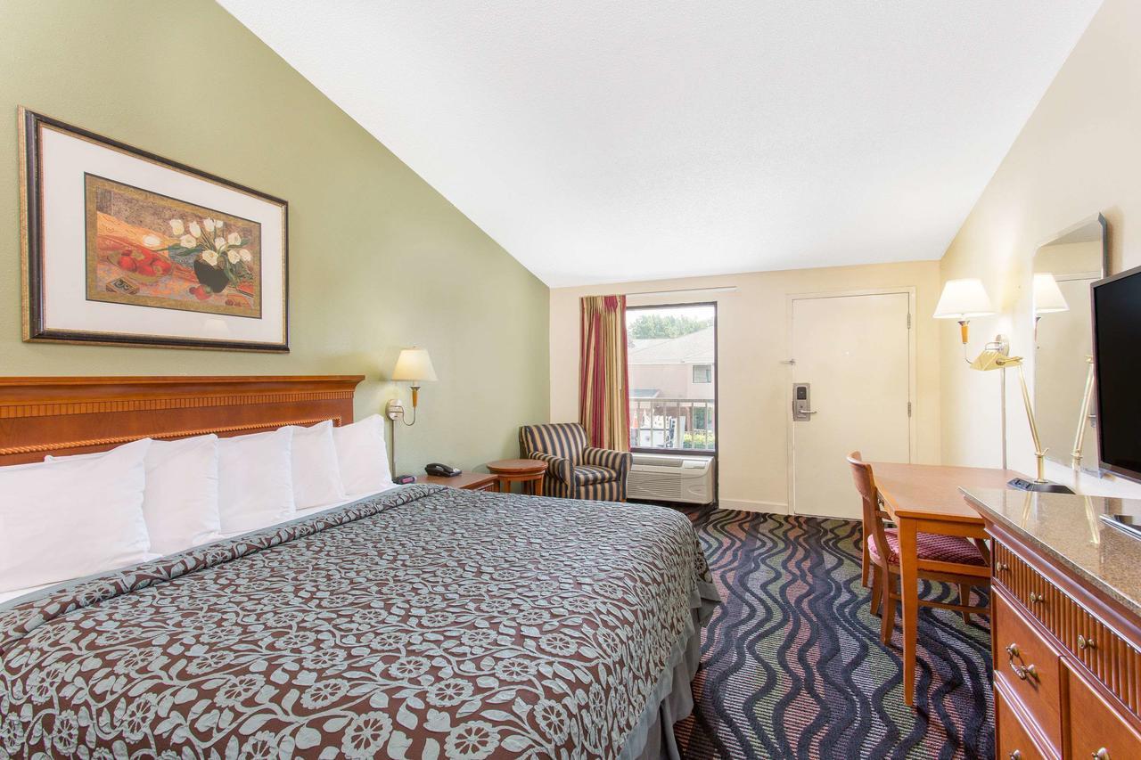 Days Inn By Wyndham Florence/I-95 North Екстериор снимка