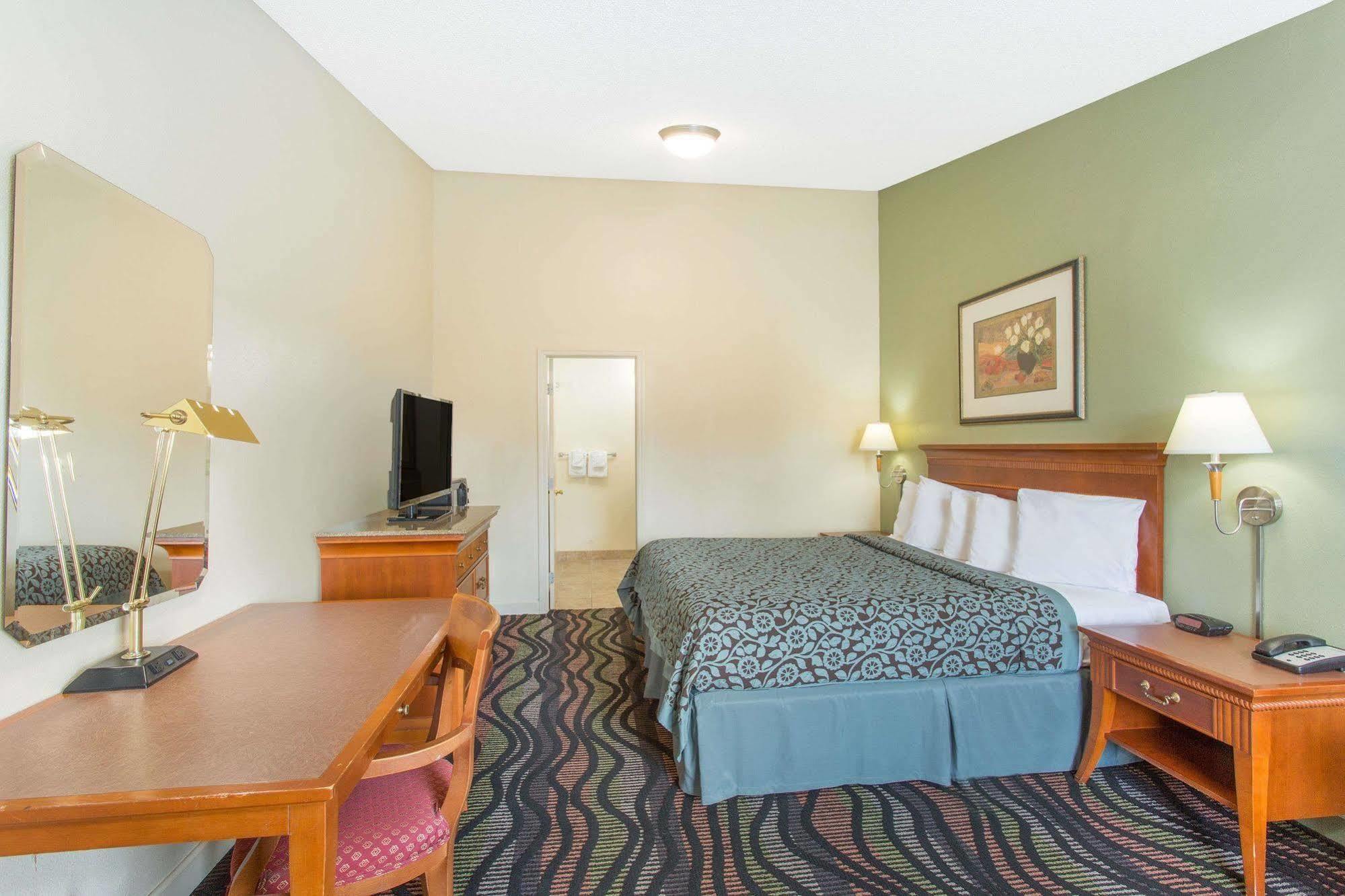 Days Inn By Wyndham Florence/I-95 North Екстериор снимка